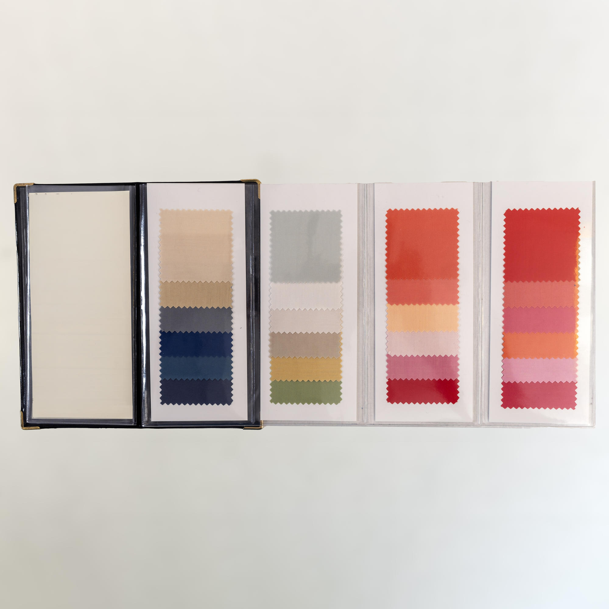 Light Spring Extended Seasonal Wallet second palette with wallet